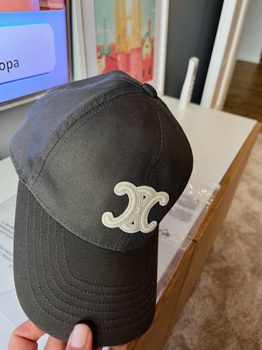 Шапса с козирка нова