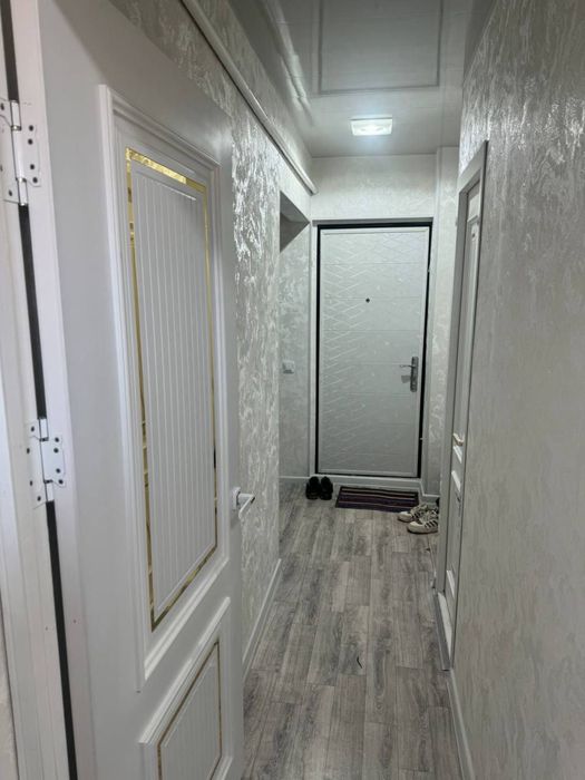 Продаётся 1 ком 1 микрорайон ОКТЯБРЬ