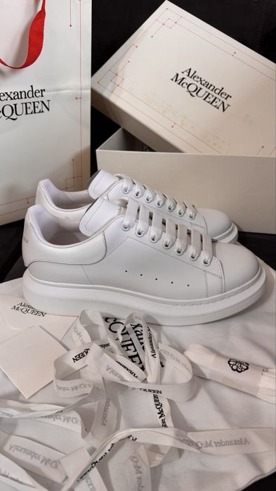 Adidasi A M  - marime 43, piele naturala, full box (Valentino)