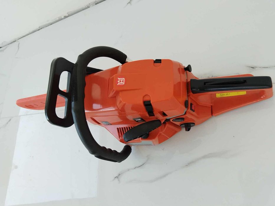 Продавам моторен трион Husqvarna 365 в отлично състояние. Подходящ за