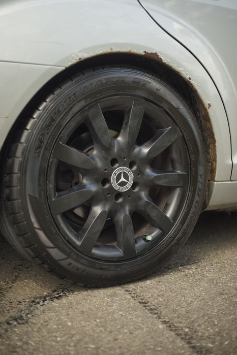 Jante cu anvelope Mercedes 245 45 R18 tragger jur punte bloc valve far