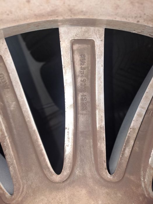 Гуми с джанти за BMW 7 -G30,G31-спорт пакет-275/40/19 с 245/45/19