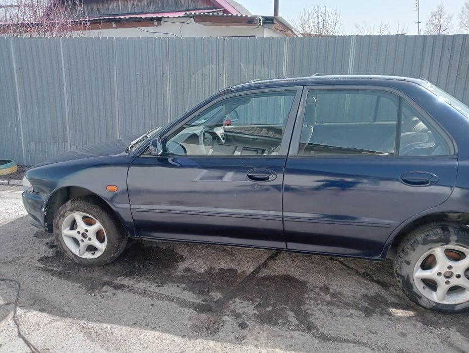 Митсубиси Лансер.