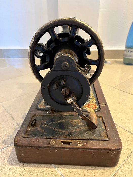 Антикварна шевна машина  Singer