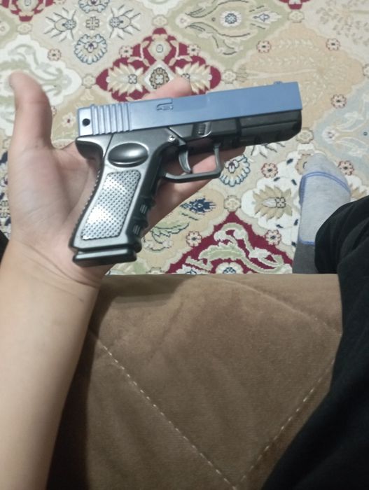 Продам пистолет игрушечный