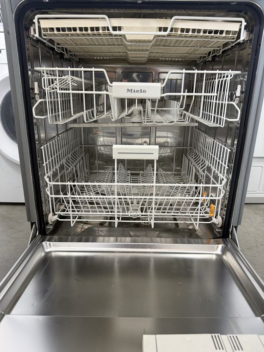 Съдомиялна машина за вграждане MIELE