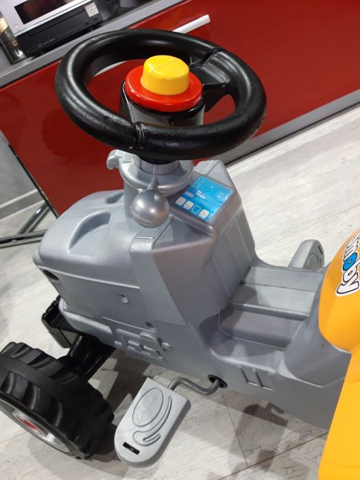 Детски трактор с педали SMOBY/ немски