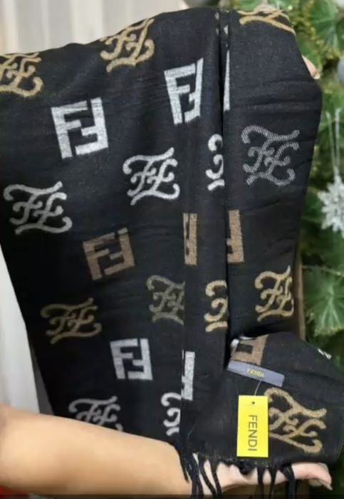 Продам палантин(шарф)