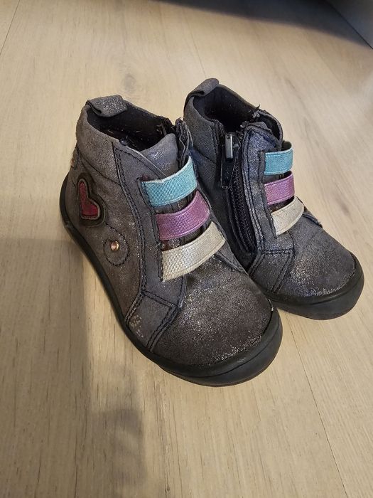 Ghete/ cizmulite/ papuci/ cizme marimea 21/22/23