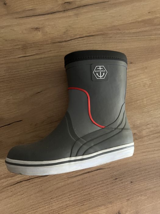 Продавам гумени ботуши за лодка Maindeck