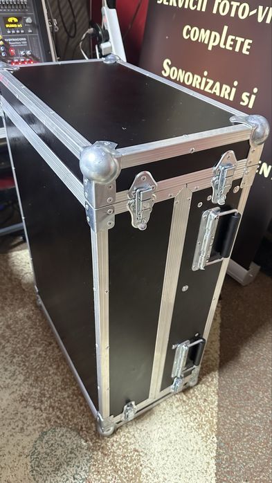 Acest case este bun pentru Midas 32 si Behringer Wing plus o putere de o unitate sau alceva asemanator