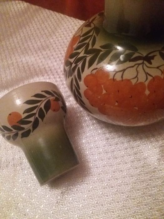 Керамический кувшин со стаканом