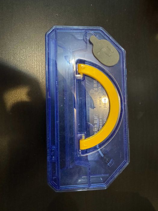 Продавам контейнер за вода за прахосмукачка