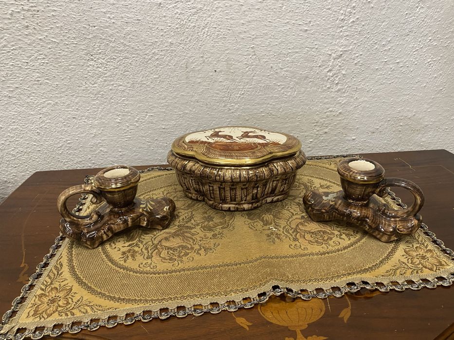 Белгийски порцеланов сет два свещника и кутия