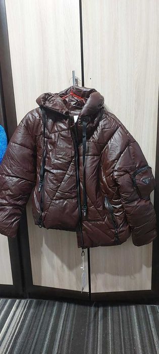 Продам куртку новую 48 размер