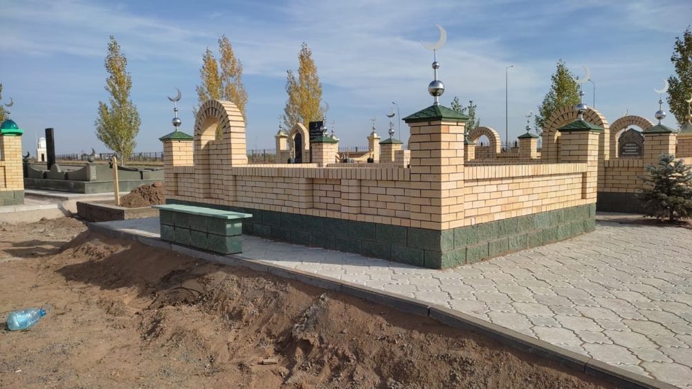 Мазарлар. Ескерткіштер. Гранит кешендері.