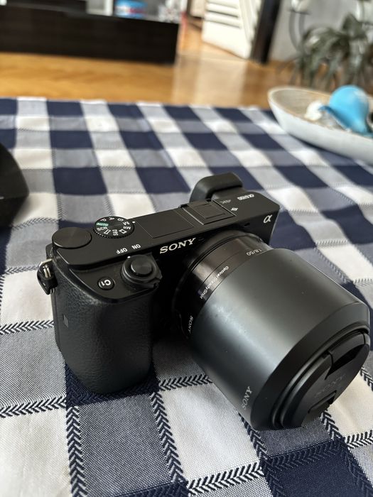 Sony a6100 + 50mm 1.8f sony обектив