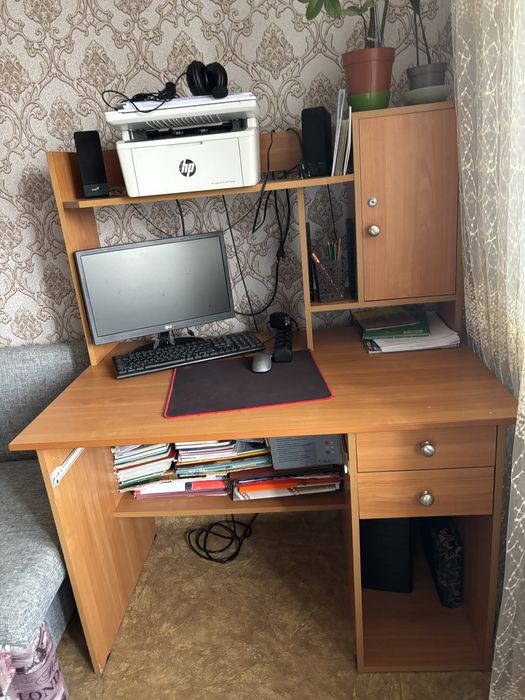 Продам стол компьютерный