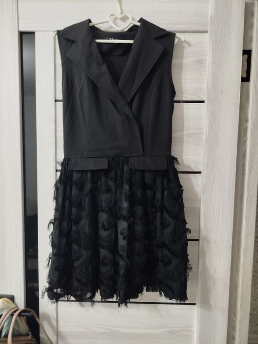 Продам женские платья