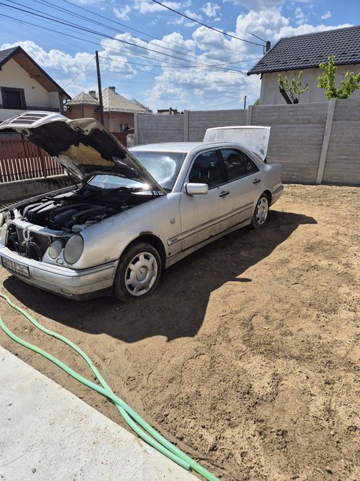 Vând Mercedes E 280 4 Matic