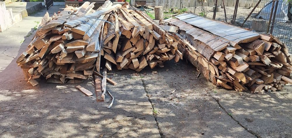 Vând lăturoaie de brad [lemn de foc]