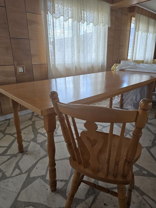 Vand 6 mese si 23 de scaune lemn