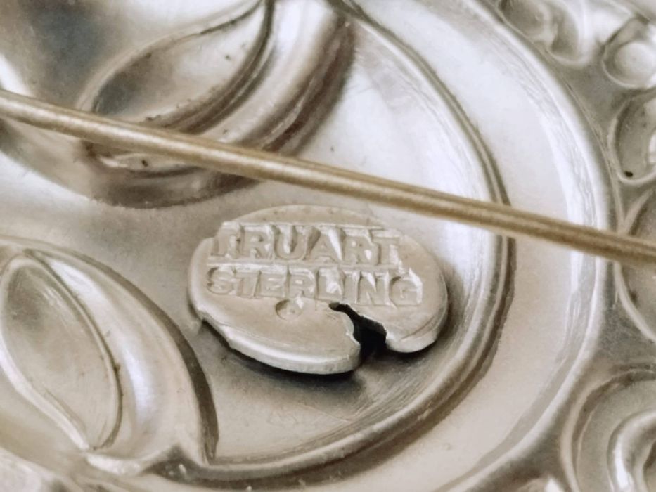 Veche brose tribala din argint sterling, masca tribala sculptata, Truart