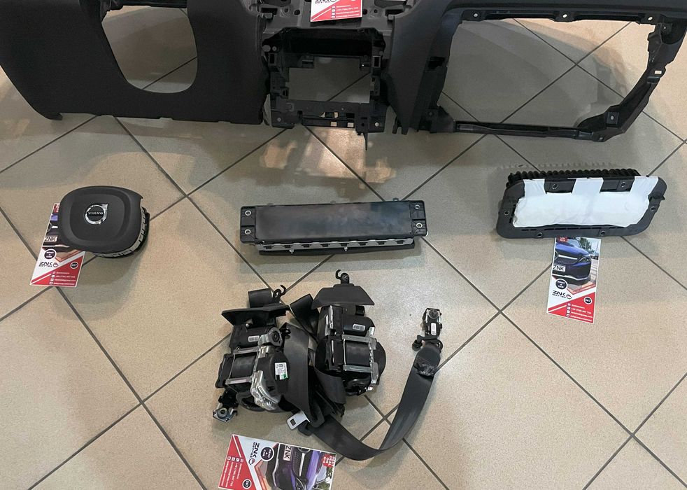 Volvo XC60 II plansa bord  kit airbag volan pasager genunchi - centuri