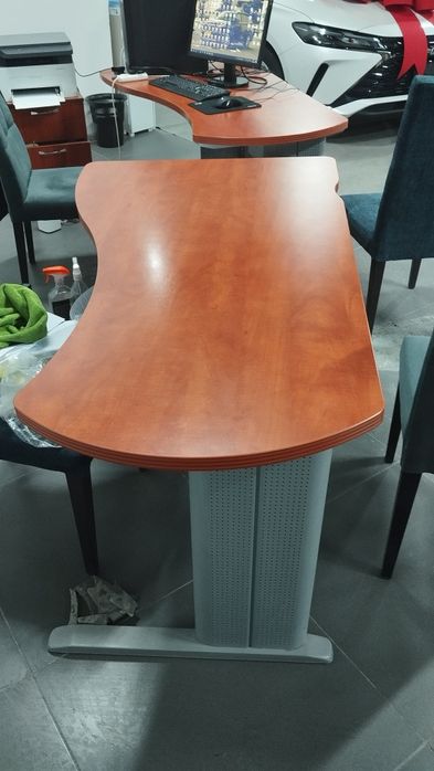 Столы и тумбы продаю