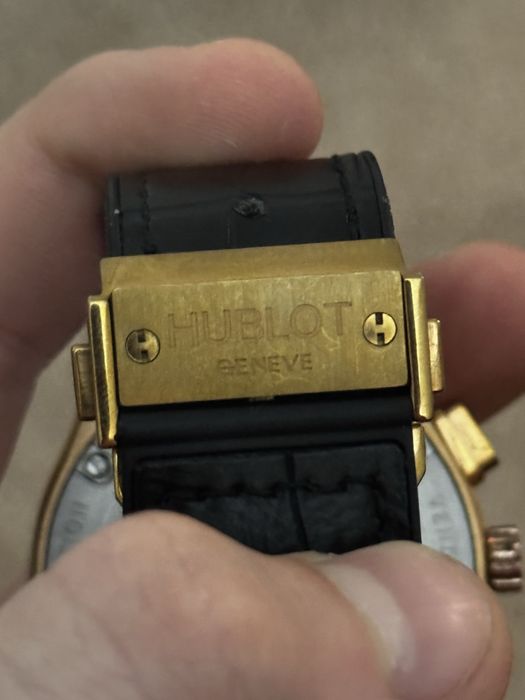 Часы HUBLOT почти новык