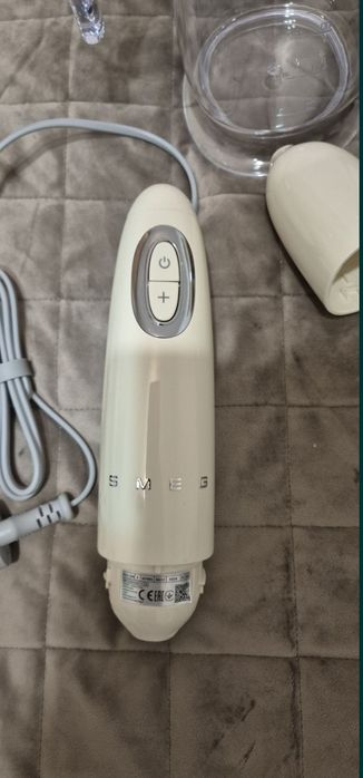 Продам ручной блендер SMEG кремовый