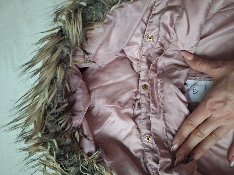 Запазено палтенце за малка госпожица размер 104