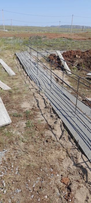 Продам землю с фундаментом.