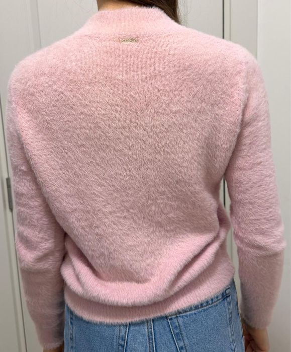 Дамски пуловери Guess