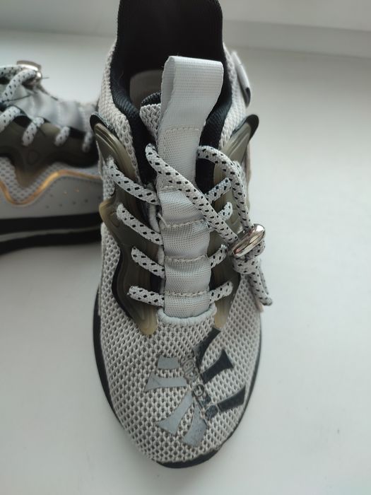 Продам летние кроссовки