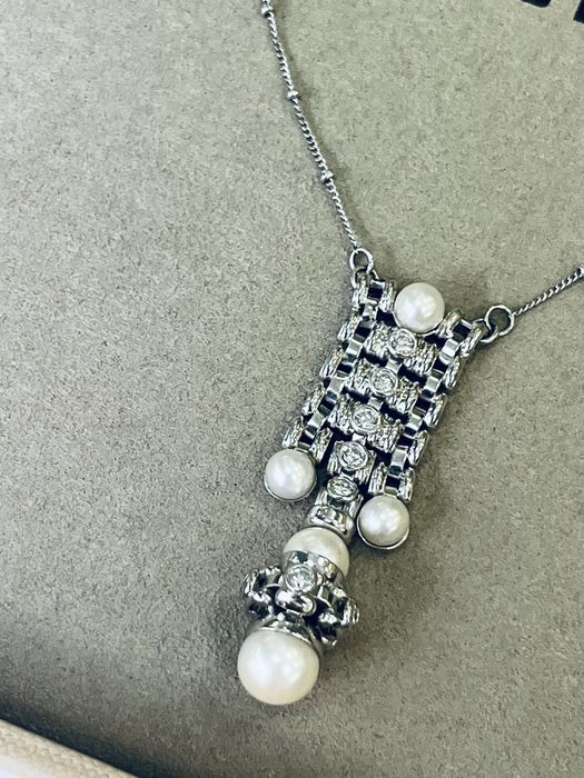 Колие бяло злато и перли 18 к