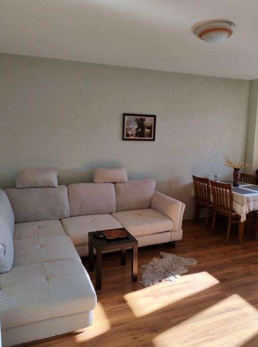 Двустаен апартамент в ж.к. Дружба 2