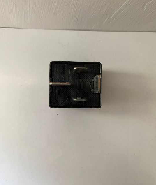 Releu Releu 100 7M0951253A / 95VW10K705CA Volkswagen VW Passat B6