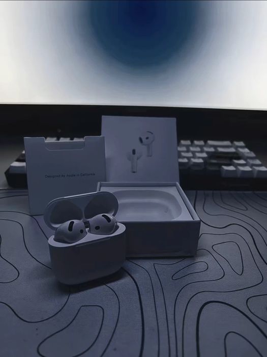Airpods 4 cu Active Noise Cancellation