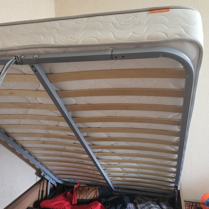 Кровать в отличном состоянии.