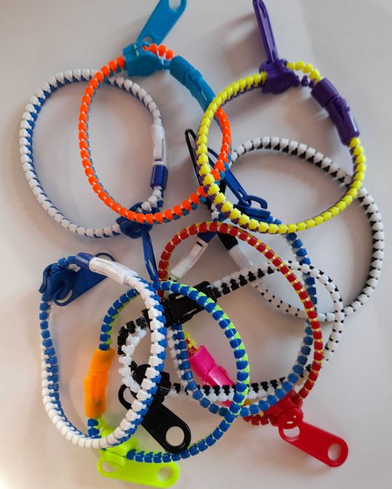 Играчки, пръстени, гривни