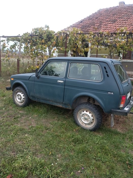 Lada niva 1.7 benzină din 2003 an