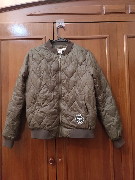 Куртка женская, много разных курток