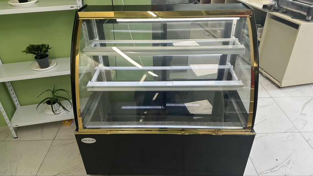 Хладилна витрина за торти