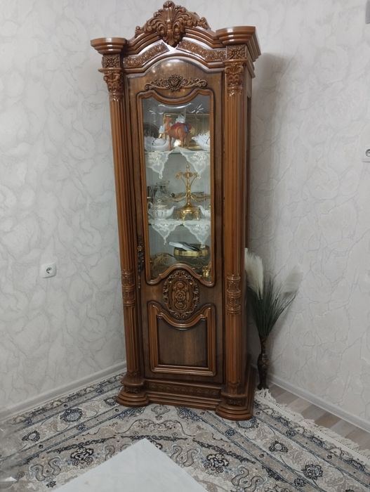 Стол стул диван пинал