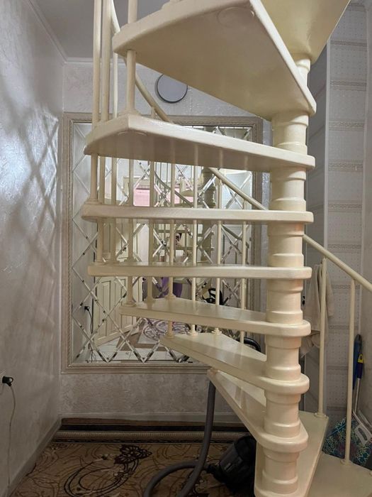 Продам двухэтажный полдома