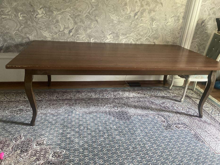 стол в хорошем состояние