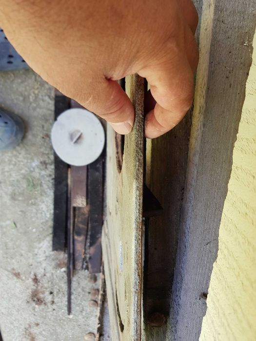 Vand usa de fonta pentru teracota 100 lei