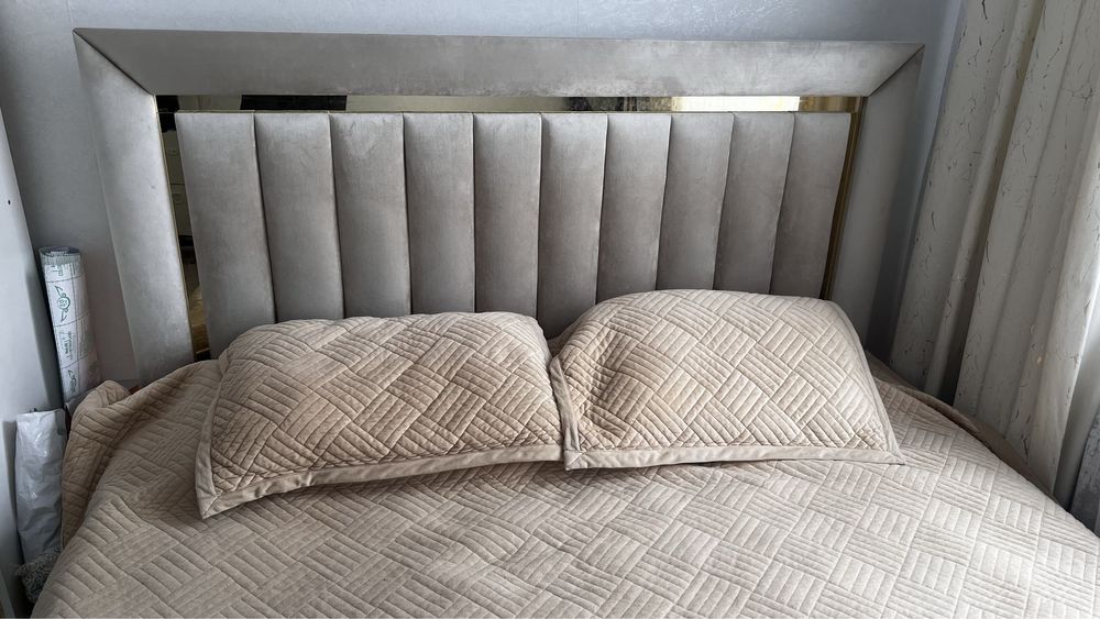 Кровать с матрасом