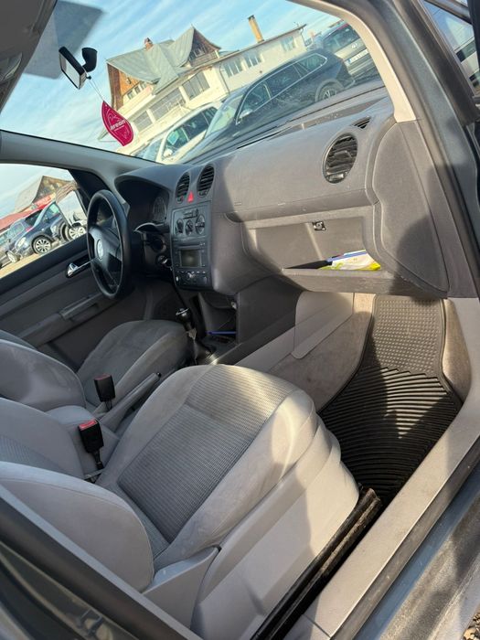 Vând caddy 16.benzina+GPL toate actele sunt la zi